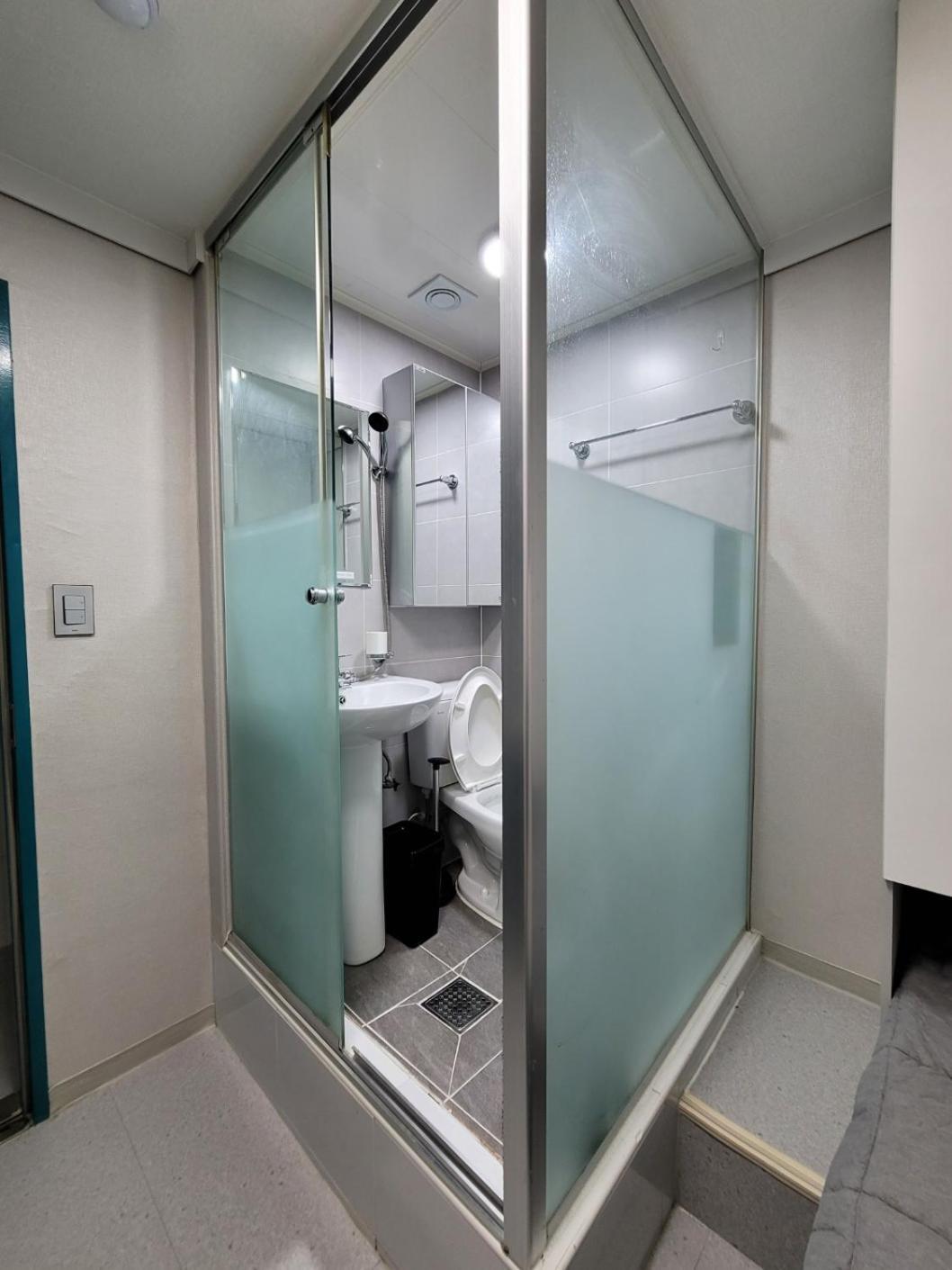 Female Only - Coco Stay Jongno Hyehwa Station Seoul Exterior photo